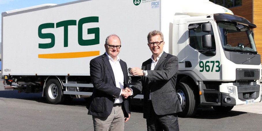 Les 2 Premiers Camions Gaz Volvo Trucks Europe Pour Stg Stg